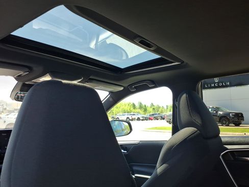 Used 2022 Toyota RAV4 SE w/ Convenience Package image 14