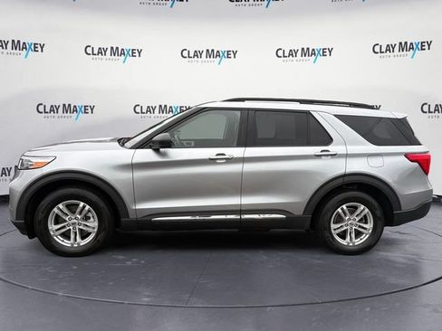 Used 2022 Ford Explorer XLT w/ Equipment Group 202A AWD/4WD image 2