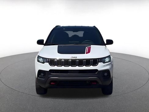 Used 2025 Jeep Compass Trailhawk AWD/4WD image 3