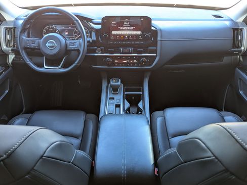 Used 2023 Nissan Pathfinder SL w/ Lighting Package (N92) image 17