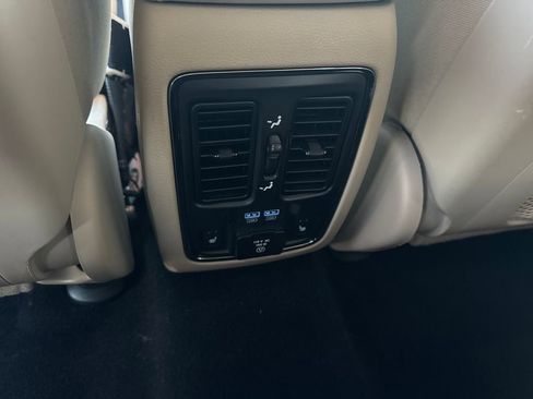 Used 2019 Jeep Grand Cherokee Limited w/ Luxury Group II image 37