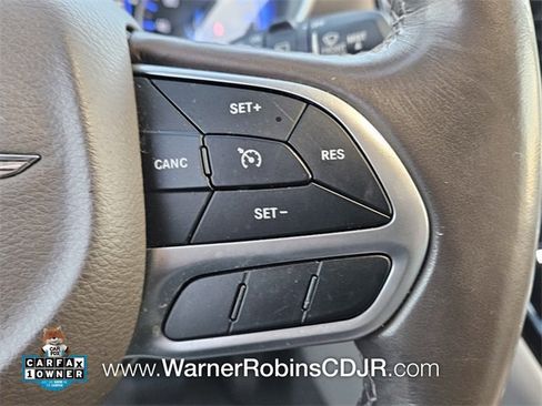 Used 2018 Chrysler Pacifica Touring-L image 29