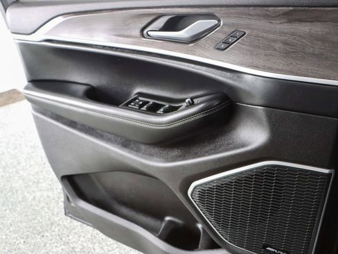 Used 2021 Jeep Grand Cherokee L Limited image 23