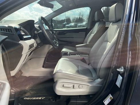 Used 2023 Honda Odyssey Elite image 8