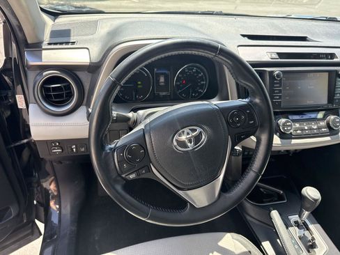Used 2018 Toyota RAV4 XLE AWD/4WD image 15