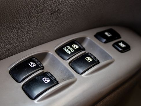 Used 2012 Kia Sedona LX FWD image 35