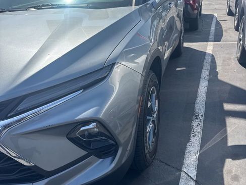 Used 2025 Chevrolet Blazer LT image 2