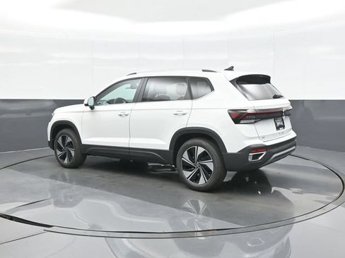 New 2026 Volkswagen Taos SE AWD/4WD image 5