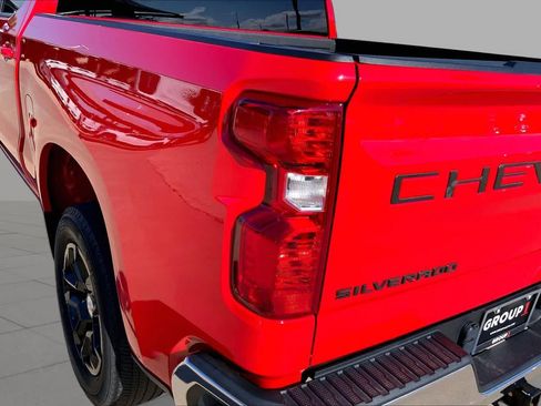 Used 2023 Chevrolet Silverado 1500 LT AWD/4WD image 27