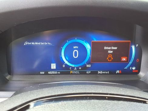 Used 2023 Ford Explorer Platinum w/ Technology Package AWD/4WD image 30