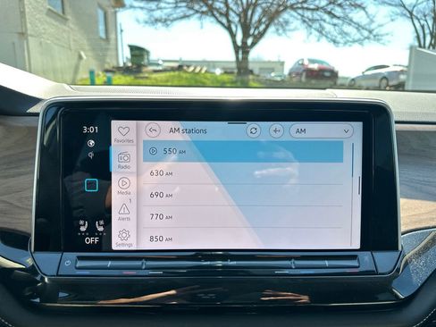 Used 2025 Volkswagen Atlas SE image 14