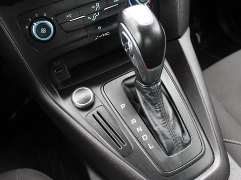 Used 2015 Ford Focus SE image 27