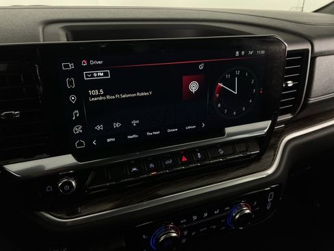 Used 2024 GMC Sierra 1500 SLE image 17