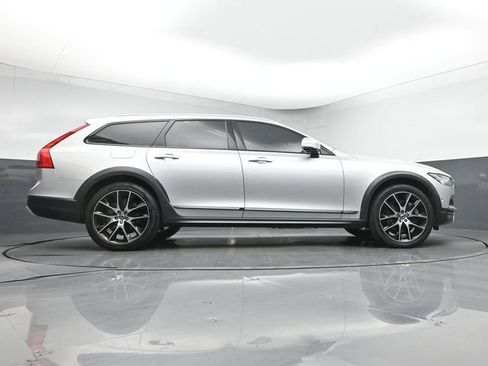 Used 2018 Volvo V90 T6 Cross Country w/ Convenience Package AWD/4WD image 17