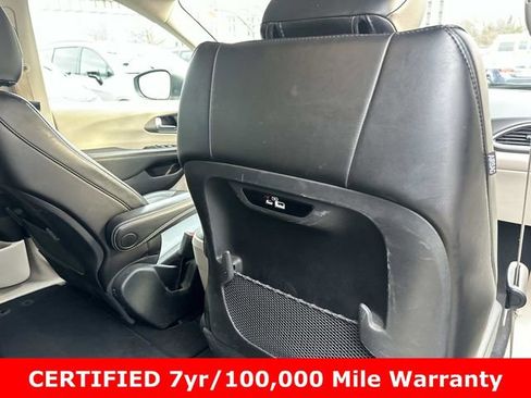Certified 2023 Chrysler Pacifica Touring-L image 11