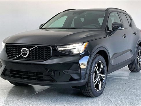 New 2026 Volvo XC40 B5 Core w/ Protection Package Premier AWD/4WD image 2