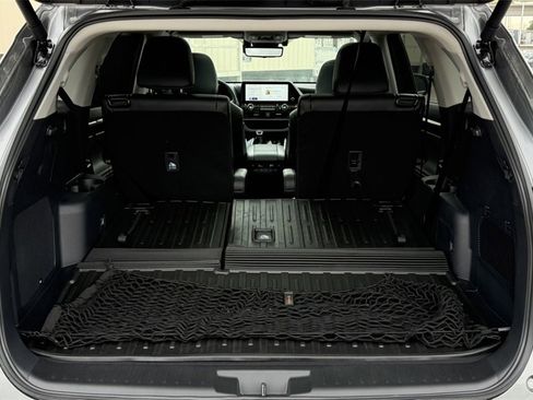 New 2025 Toyota Highlander Platinum image 31