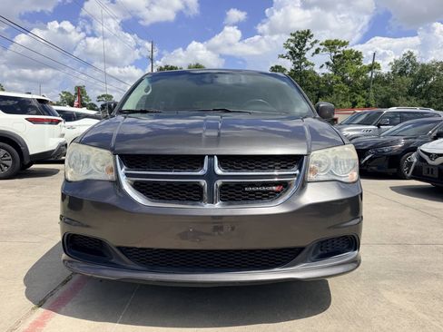 Used 2015 Dodge Grand Caravan SXT w/ UConnect Hands-Free Group FWD image 3