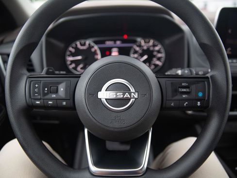 Used 2023 Nissan Rogue SV image 11