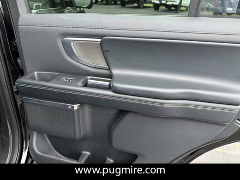 Used 2025 Ford Expedition Platinum AWD/4WD image 16