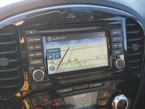 Used 2015 Nissan Juke SV w/ Technology Package image 19