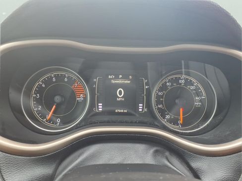 Used 2016 Jeep Cherokee Latitude w/ Comfort/Convenience Group AWD/4WD image 19