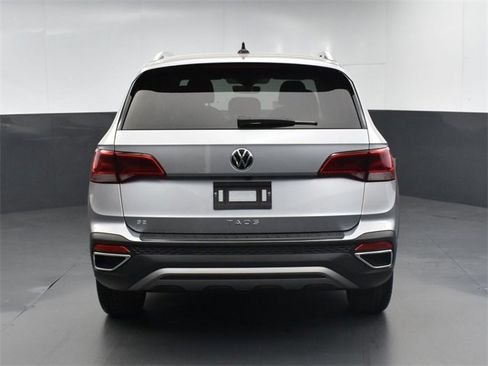 New 2024 Volkswagen Taos SE image 11