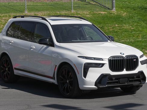 Used 2025 BMW X7 M60i image 2