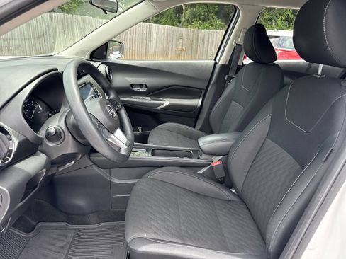 Used 2023 Nissan Kicks SV w/ Exterior Package FWD image 9
