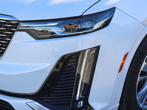 Used 2023 Cadillac XT6 Premium Luxury image 5