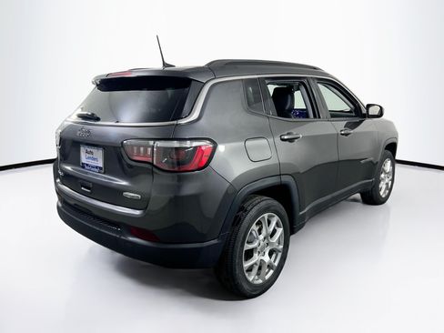 Used 2022 Jeep Compass Latitude AWD/4WD image 5