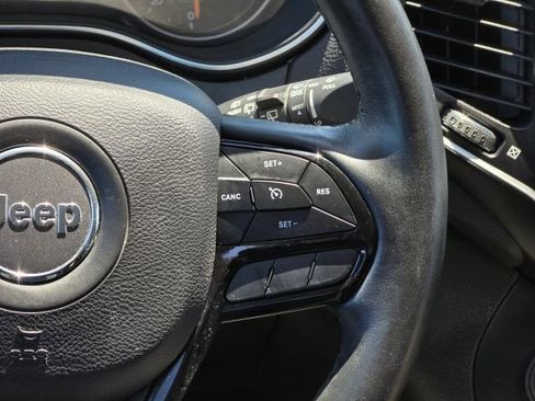 Used 2019 Jeep Cherokee Latitude Plus AWD/4WD image 23