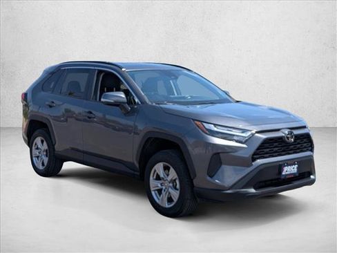 Used 2025 Toyota RAV4 XLE FWD image 3