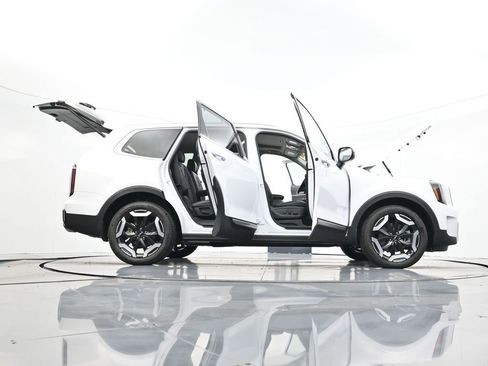 Used 2024 Kia Telluride EX w/ EX Captain's Chair Package image 46