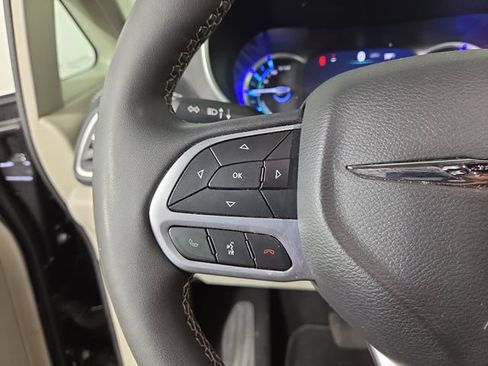 Used 2023 Chrysler Pacifica Touring-L FWD image 24