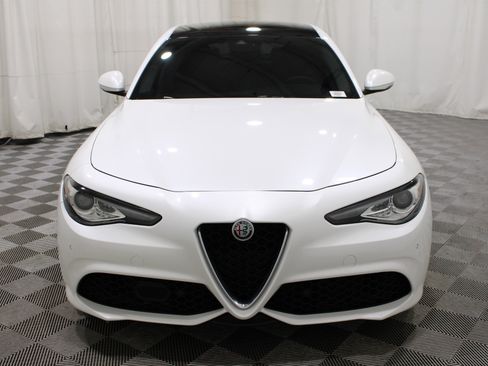 Used 2018 Alfa Romeo Giulia Ti Sport w/ Quick Order Package 22S Sport AWD/4WD image 34