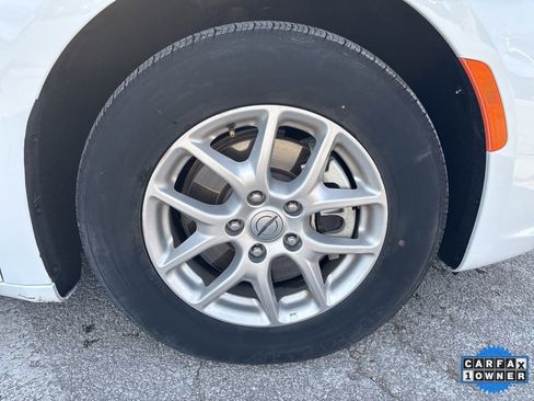 Used 2025 Chrysler Pacifica Select image 44