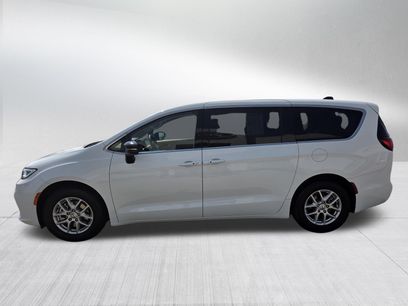 Used 2024 Chrysler Pacifica Touring-L