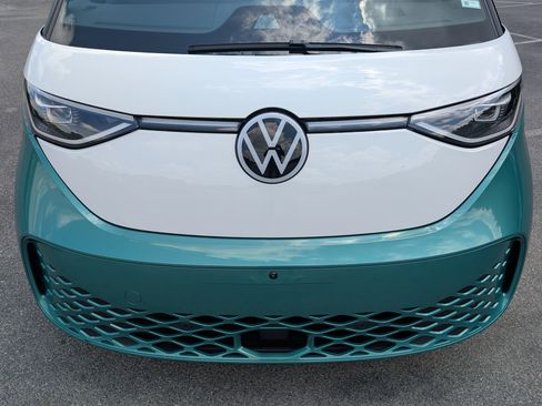 Used 2025 Volkswagen ID. Buzz Pro S Plus RWD image 12