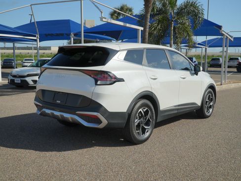 Used 2023 Kia Sportage LX FWD image 3