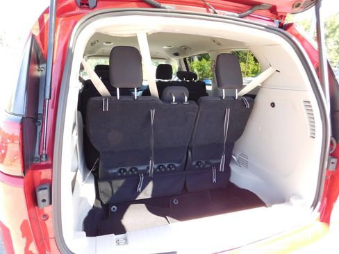Used 2024 Chrysler Voyager LX FWD image 9