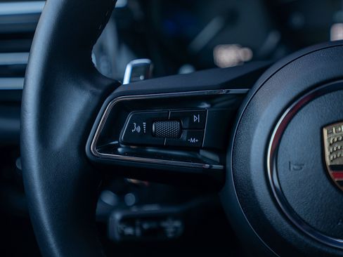 Used 2025 Porsche Macan image 7