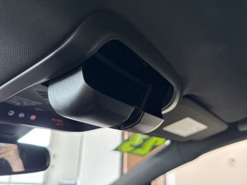 Used 2023 Buick Enclave Essence image 53