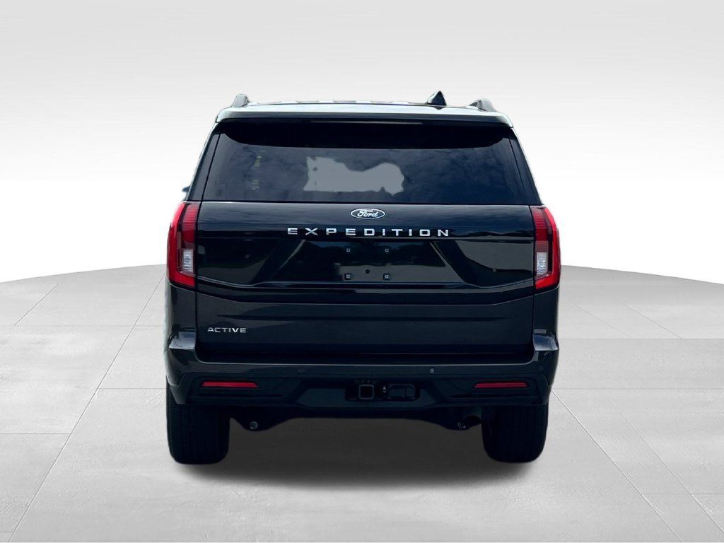 Used 2025 Ford Expedition Active RWD image 6