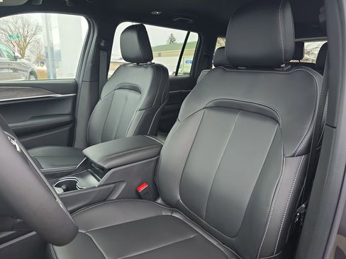 New 2025 Jeep Grand Cherokee L Limited w/ Trailer Tow Package image 17