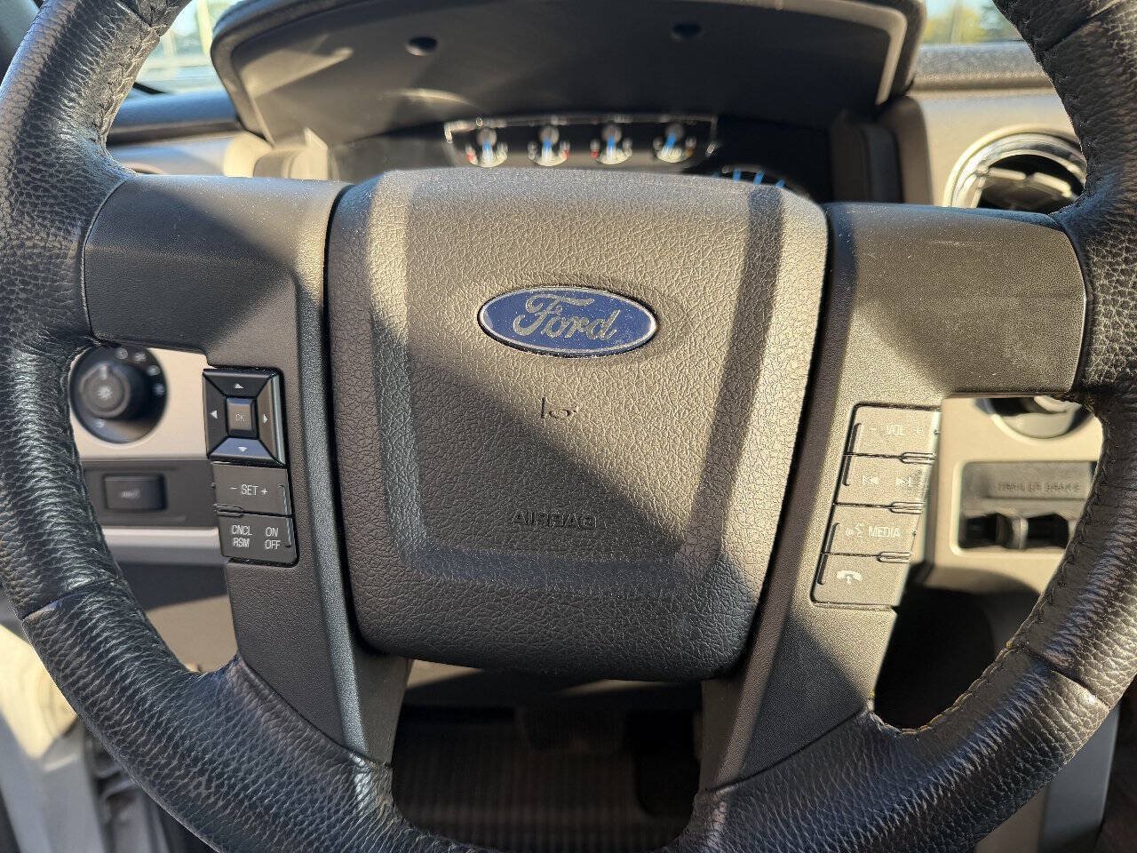 Used 2014 Ford F150 Lariat w/ Equipment Group 502A Luxury AWD/4WD image 17