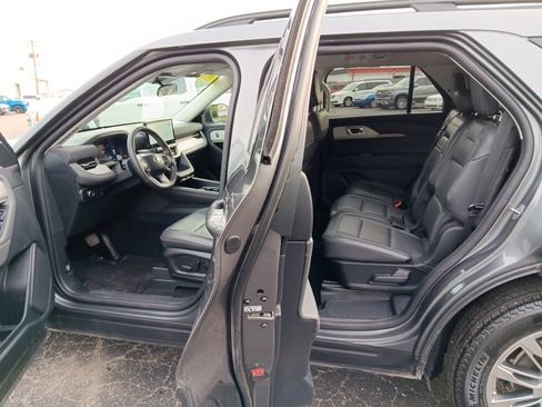 Used 2025 Ford Explorer Active w/ Active Comfort Package AWD/4WD image 10