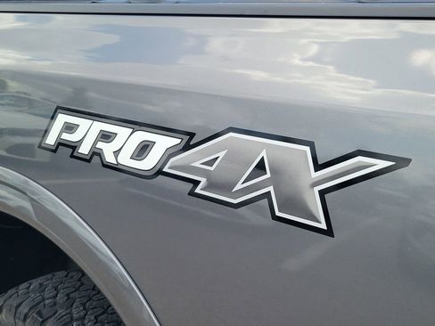 Used 2019 Nissan Titan PRO-4X w/ Pro-4x Convenience Package AWD/4WD image 15