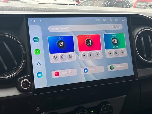 Used 2018 Toyota Tacoma SR5 RWD image 19