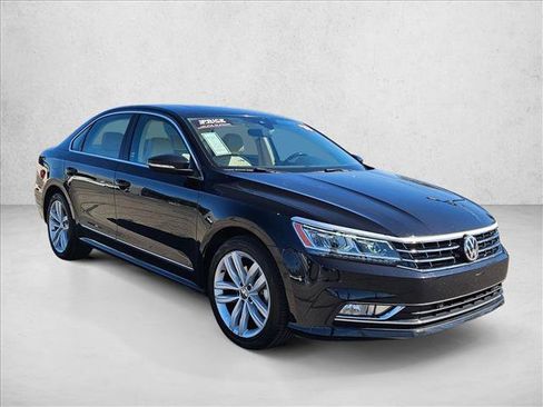 Used 2018 Volkswagen Passat 2.0T SEL Premium FWD image 3
